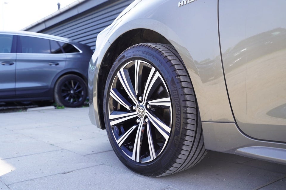 Toyota Corolla 1,8 Hybrid Active Premium Touring Sports MDS 5d