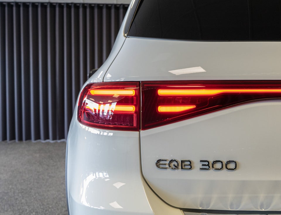 Mercedes EQB300 AMG Line 4Matic 7prs 5d