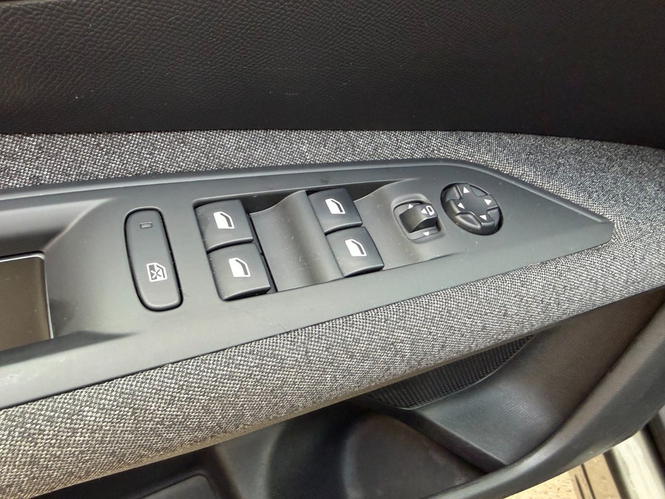 Peugeot 3008 1,2 e-THP 130 Allure EAT6 5d