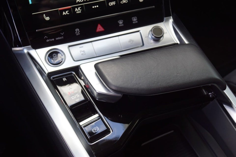 Audi Q8 e-tron 55 Advanced quattro 5d