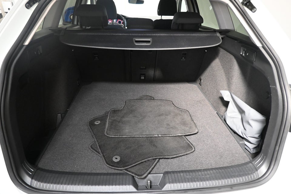 VW Golf VIII 1,5 eTSi 130 Life Variant DSG 5d