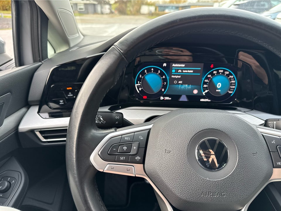 VW Golf VIII 1,5 TSi 130 Life Variant 5d