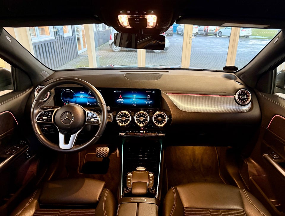 Mercedes EQA300 4Matic 5d