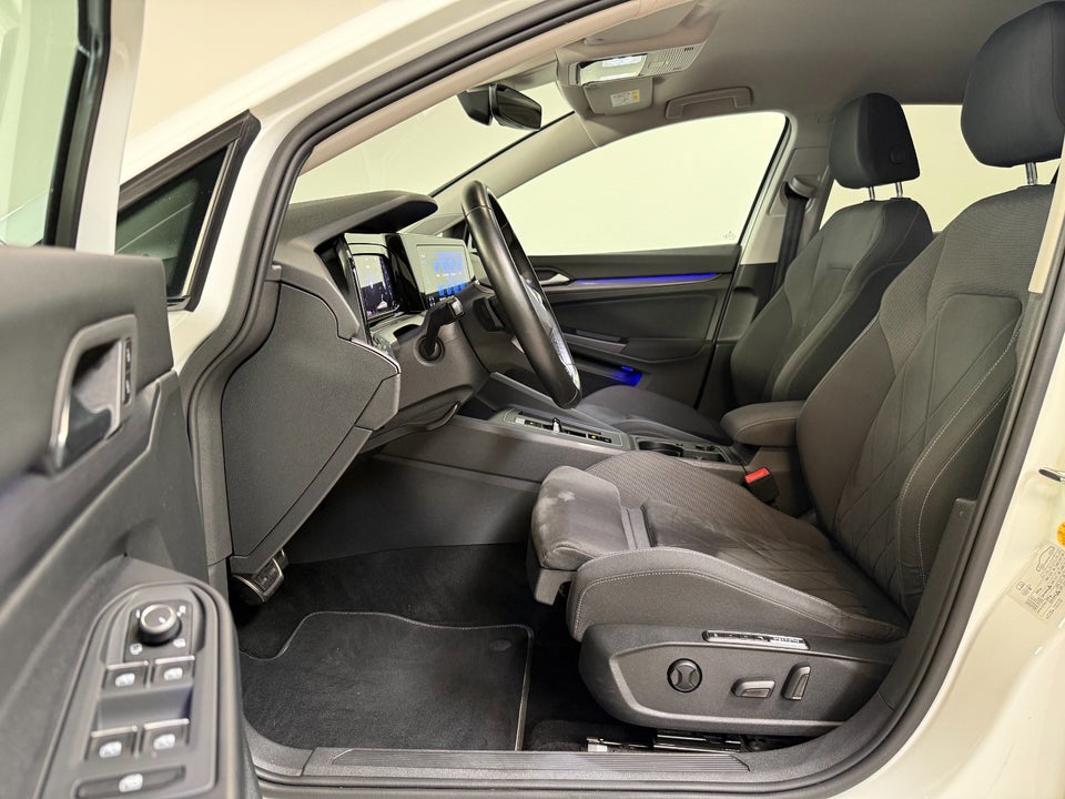 VW Golf VIII 2,0 TDi 150 Style DSG 5d