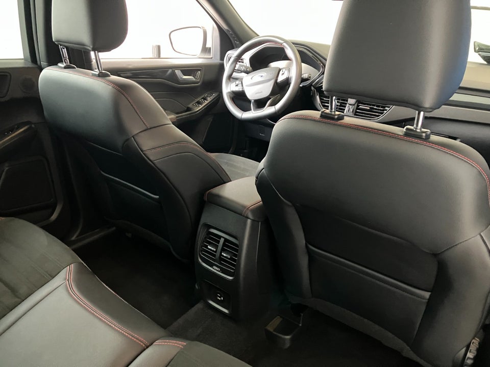 Ford Kuga 2,5 HEV ST-Line X CVT 5d