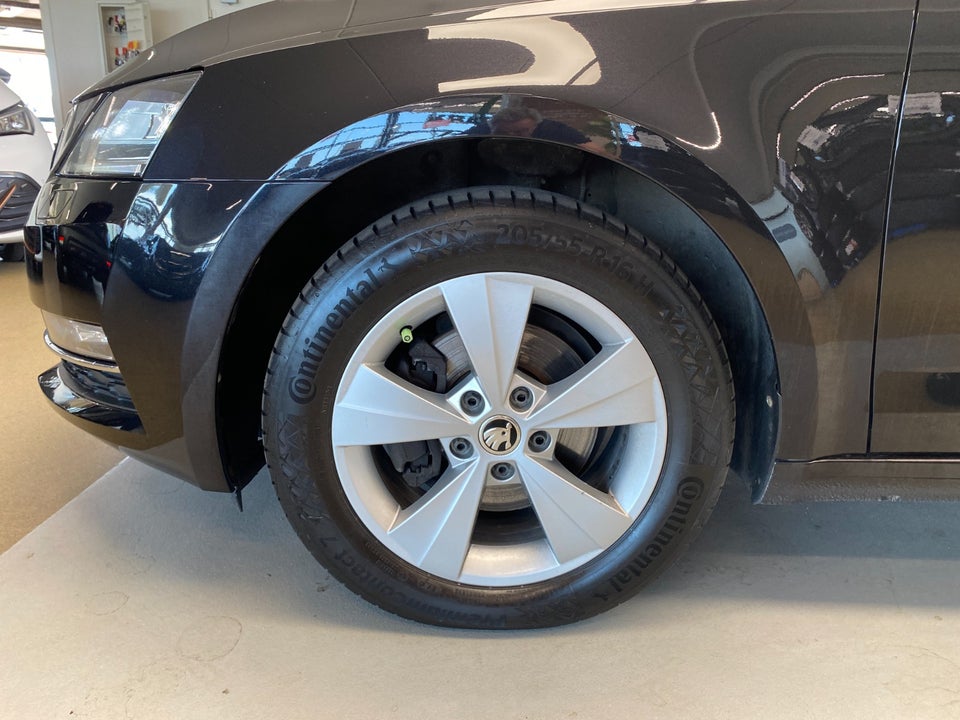 Skoda Octavia 2,0 TDi 150 Business Line+ Celebration Combi DSG 5d