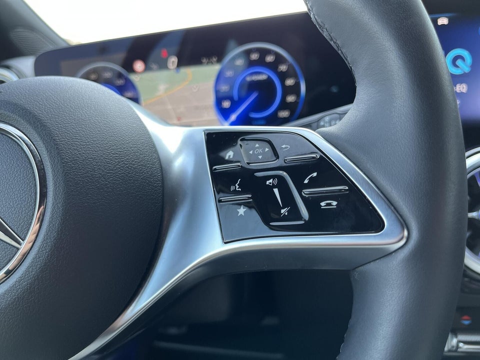 Mercedes EQA300 4Matic 5d