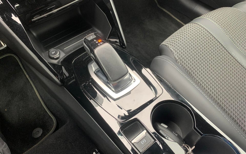 Peugeot e-208 50 GT 5d