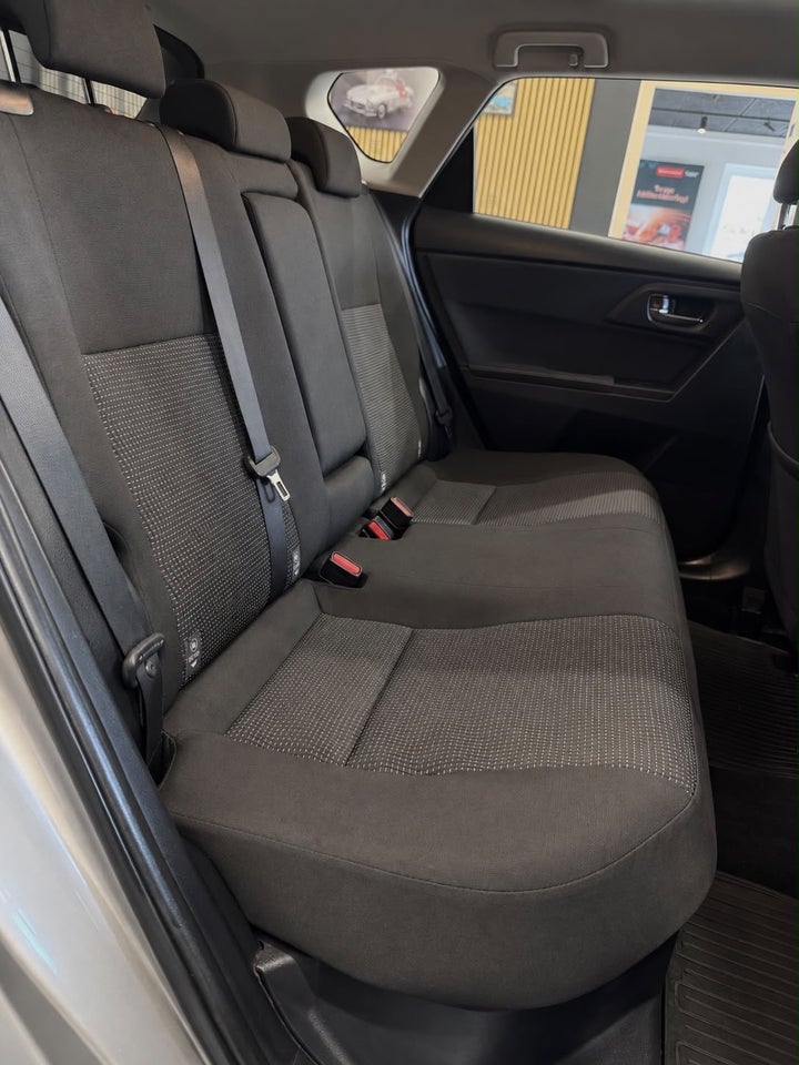 Toyota Auris 1,8 Hybrid H2+ CVT 5d