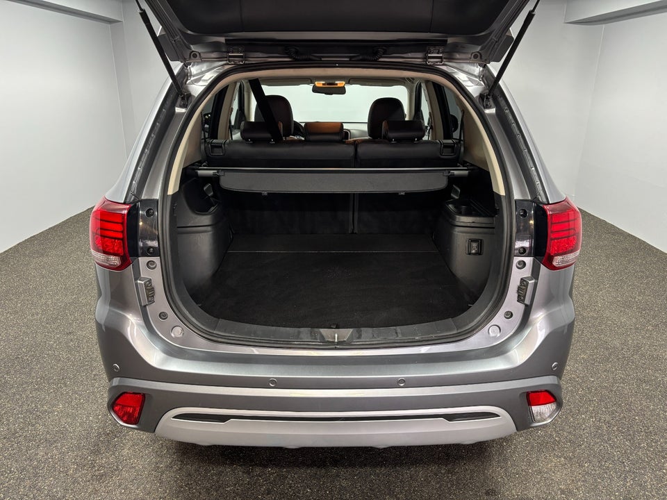 Mitsubishi Outlander 2,4 PHEV Invite CVT 4WD 5d