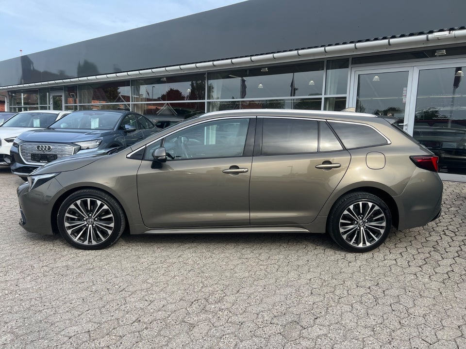 Toyota Corolla 1,8 Hybrid Style Touring Sports e-CVT 5d