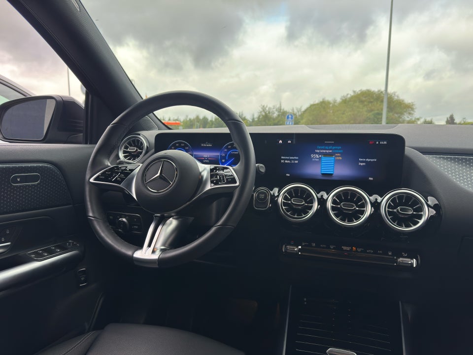 Mercedes EQA300 Progressive 4Matic 5d