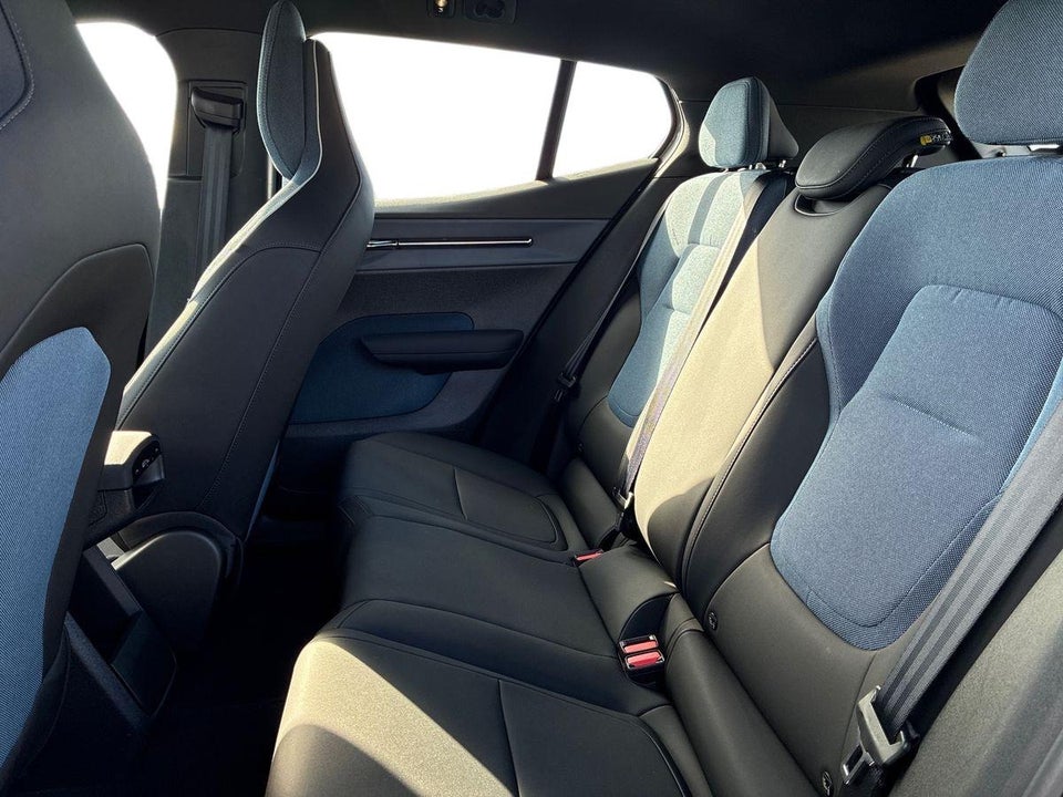 Volvo EX30 Extended Range Plus 5d
