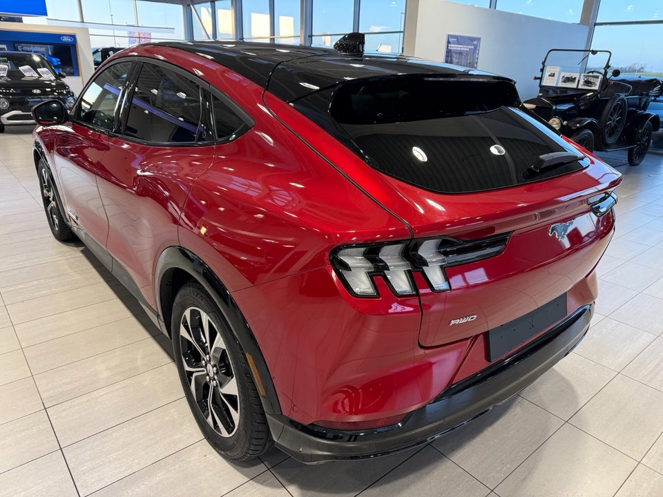 Ford Mustang Mach-E 98 Premium Extended Range AWD 5d