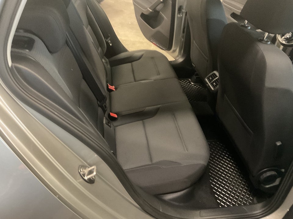 VW Golf VII 1,5 TSi 130 Comfortline 5d