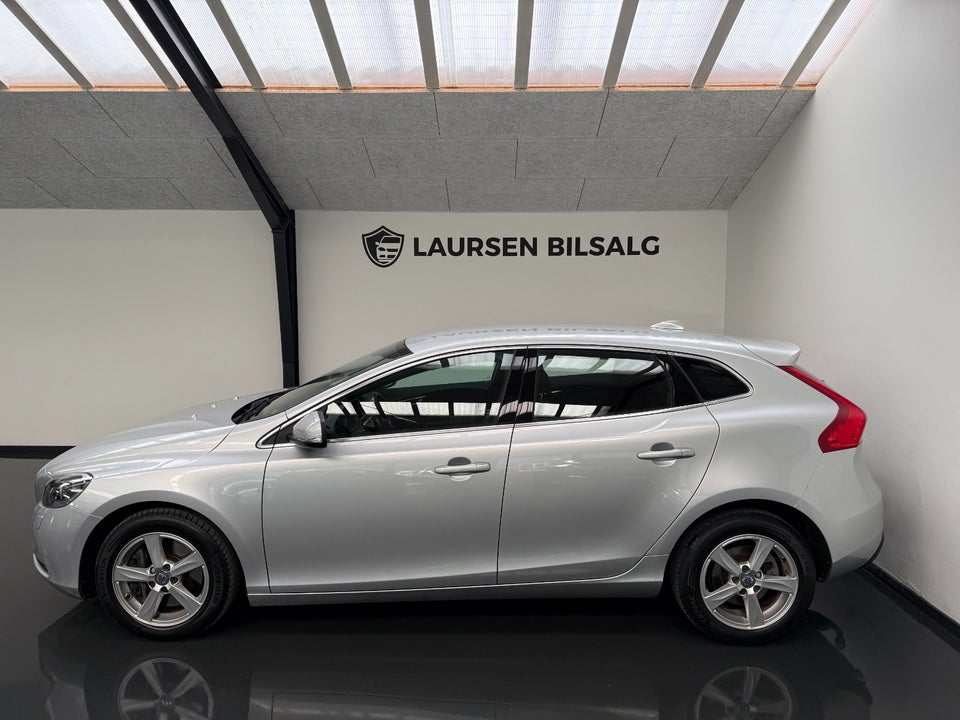 Volvo V40 CC 2,0 D3 150 Momentum aut. 5d