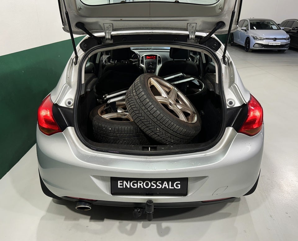 Opel Astra 1,4 T 140 Enjoy 5d