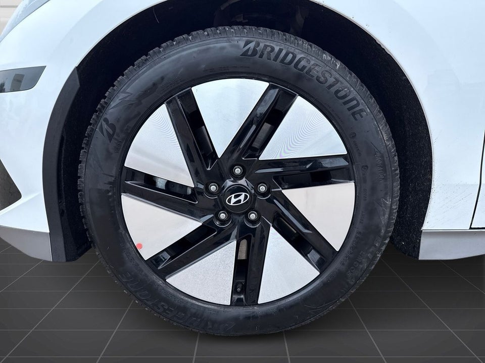 Hyundai Ioniq 6 77 Essential 4d