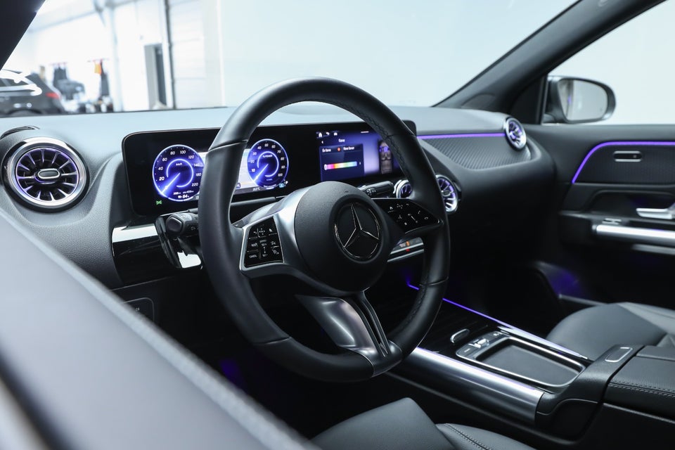 Mercedes EQA350 Progressive 4Matic 5d