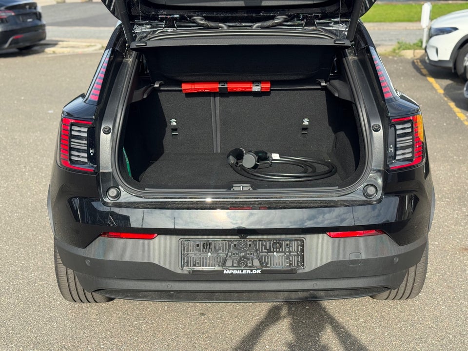 Volvo EX30 Extended Range Black Edition 5d