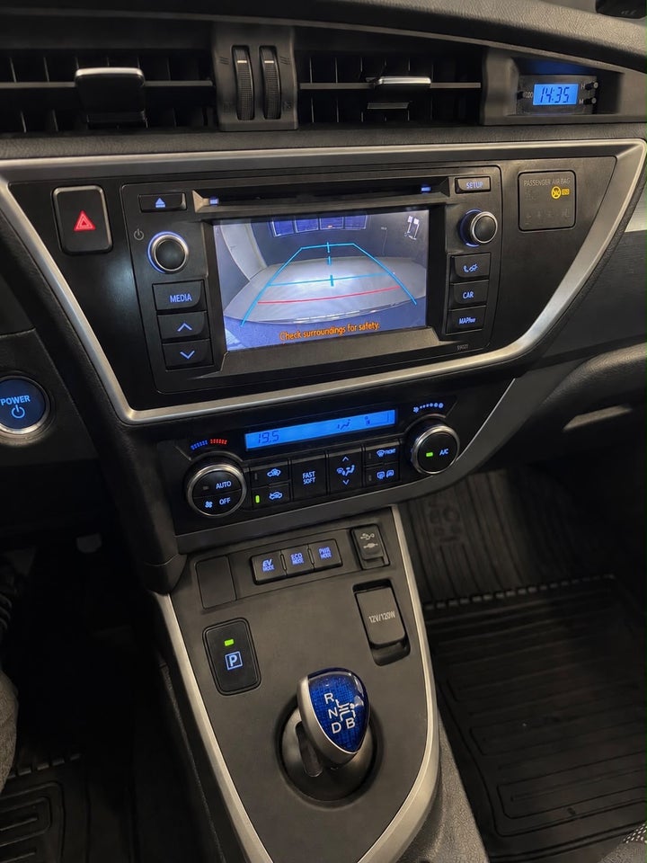 Toyota Auris 1,8 Hybrid H2+ CVT 5d