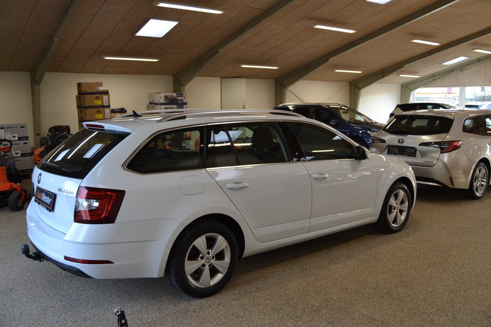 Skoda Octavia 2,0 TDi 150 Style Combi DSG 5d