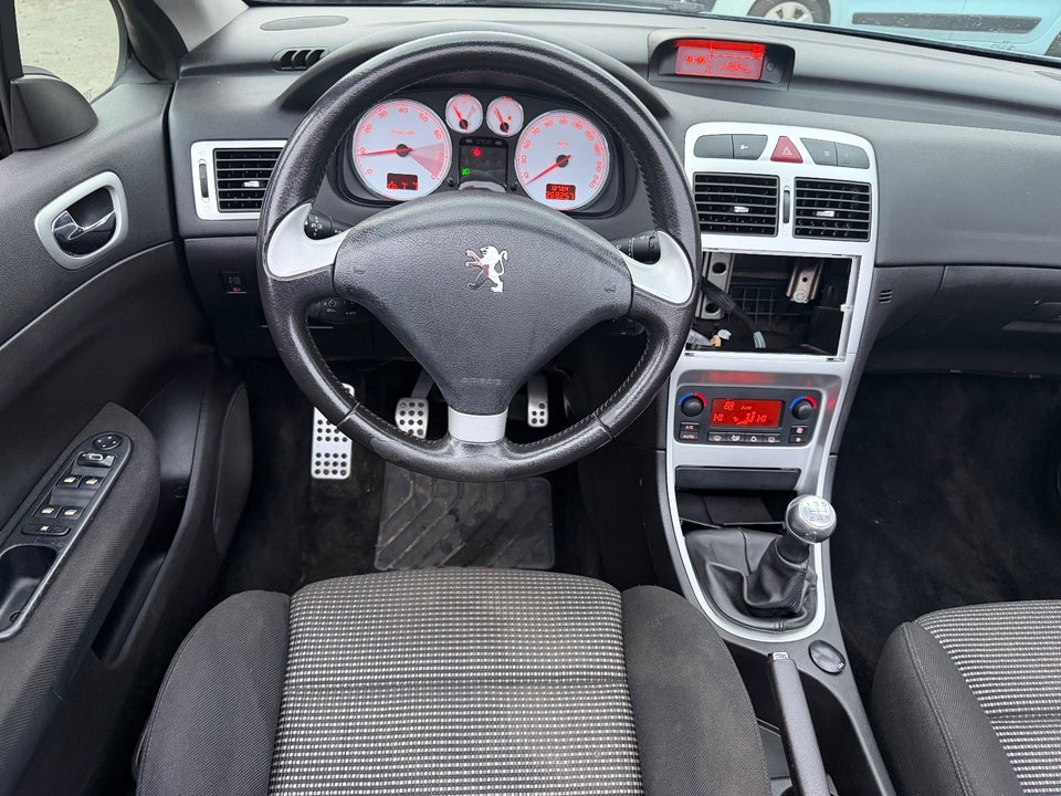 Peugeot 307 2,0 16V CC 2d