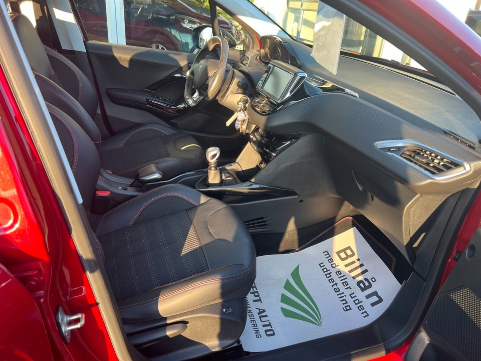 Peugeot 2008 1,6 BlueHDi 120 GT Line Sky 5d