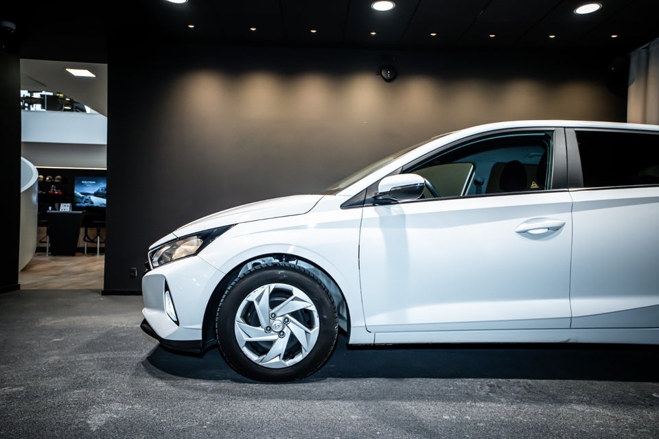 Hyundai i20 1,0 T-GDi Essential DCT 5d