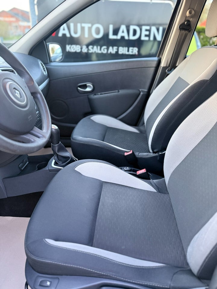 Renault Clio III 1,2 16V Expression Sport Tourer 5d