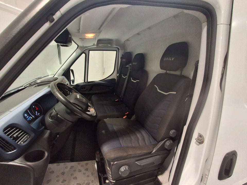Iveco Daily 2,3 35S16 16m³ Van AG8