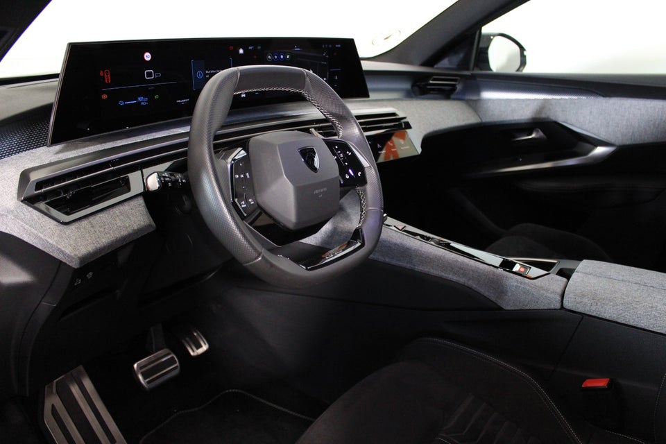 Peugeot e-3008 77 GT Pack 5d