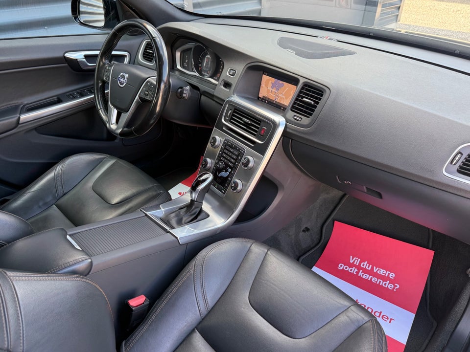 Volvo V60 CC 2,0 D3 150 Summum aut. 5d