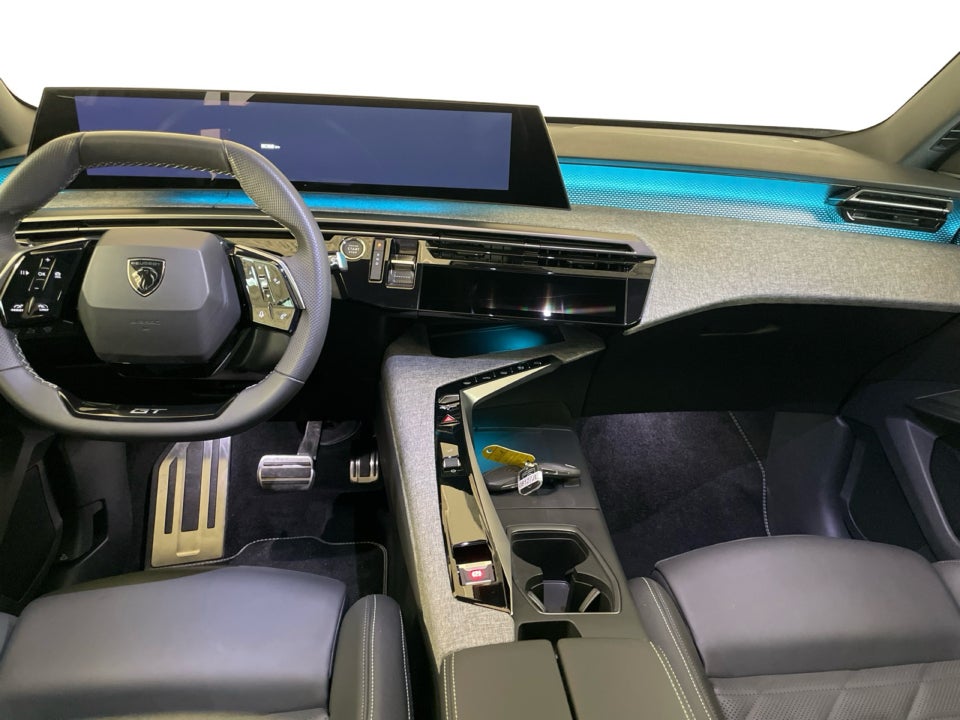 Peugeot e-3008 77 GT Pack 5d