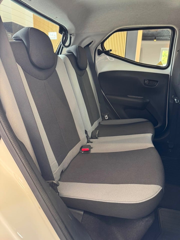 Toyota Aygo 1,0 VVT-i x-play x-touch 5d