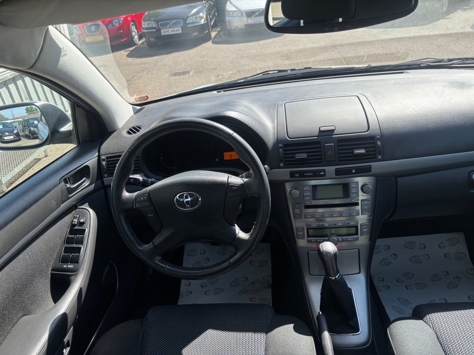 Toyota Avensis 1,8 VVT-i Terra 5d