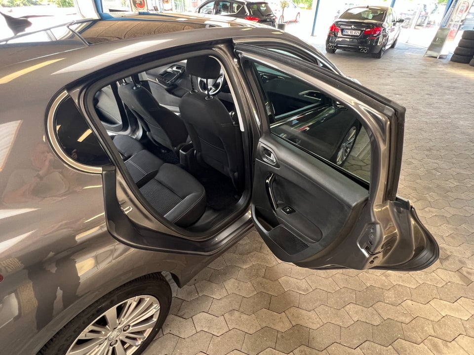 Peugeot 208 1,5 BlueHDi 100 Infinity Sky 5d
