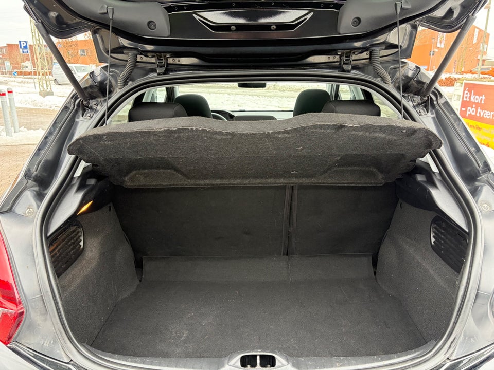 Peugeot 208 1,6 BlueHDi 100 Chili Sky 5d