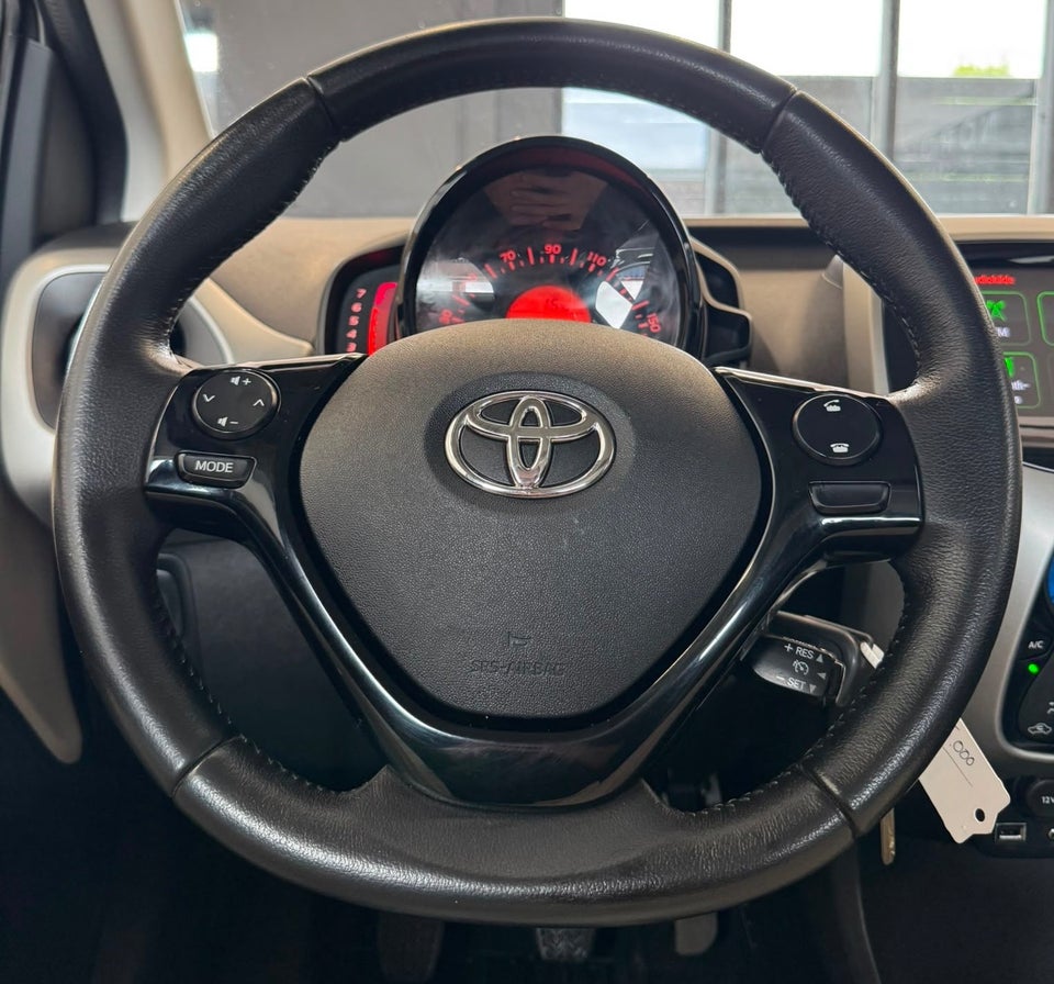 Toyota Aygo 1,0 VVT-i x-play x-touch 5d