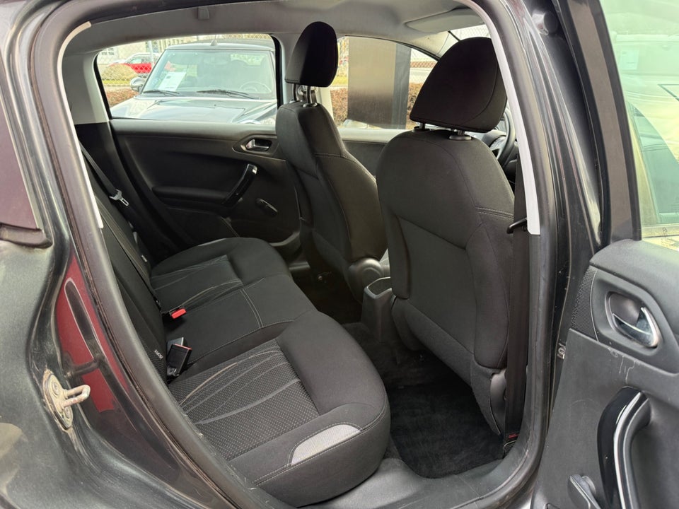 Peugeot 208 1,6 e-HDi 92 Active 5d