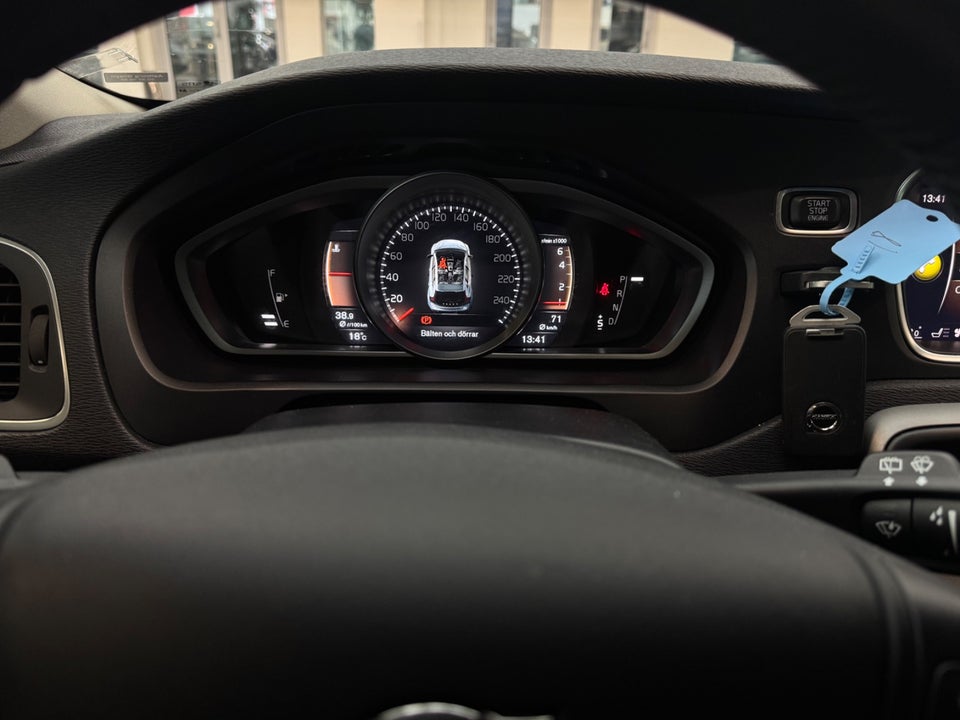Volvo V40 CC 1,5 T3 152 Momentum aut. 5d