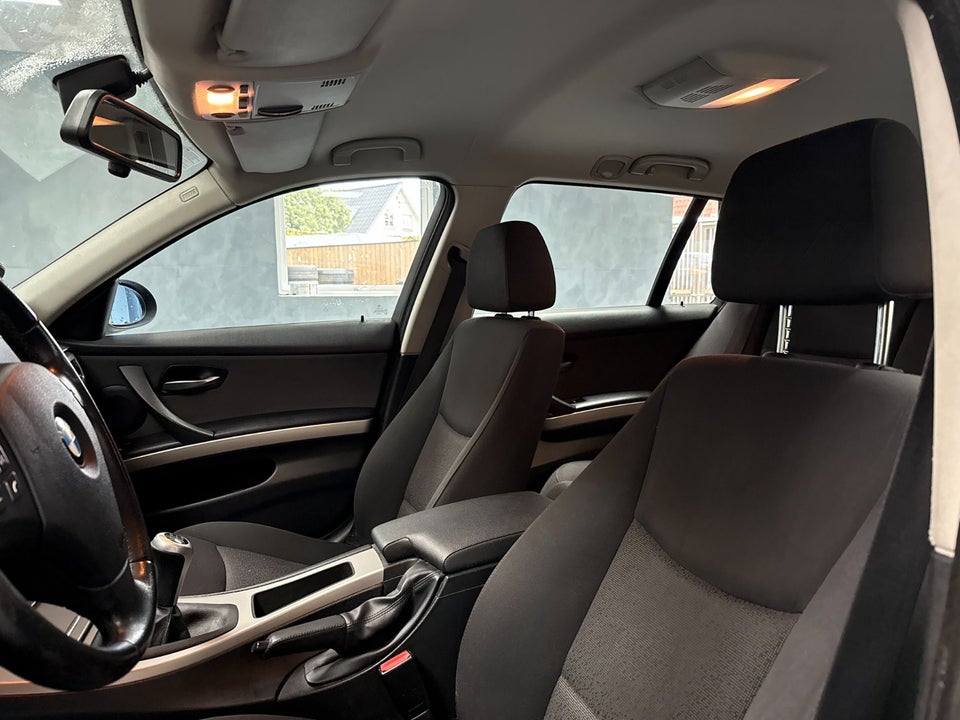 BMW 320i 2,0 Touring 5d