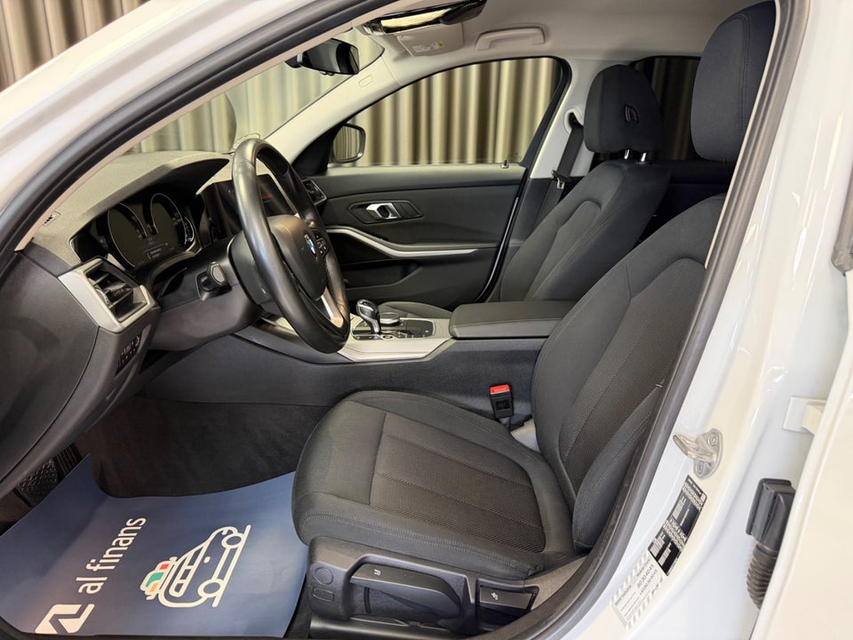 BMW 320i 2,0 Connected aut. 4d