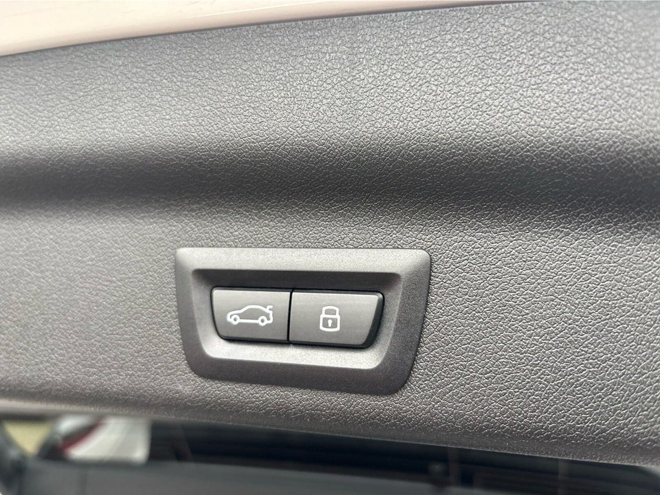 BMW iX1 eDrive20 X-Line 5d