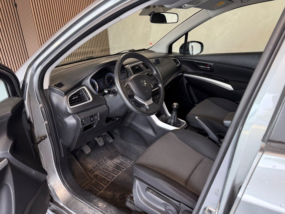 Suzuki S-Cross 1,6 Exclusive 5d