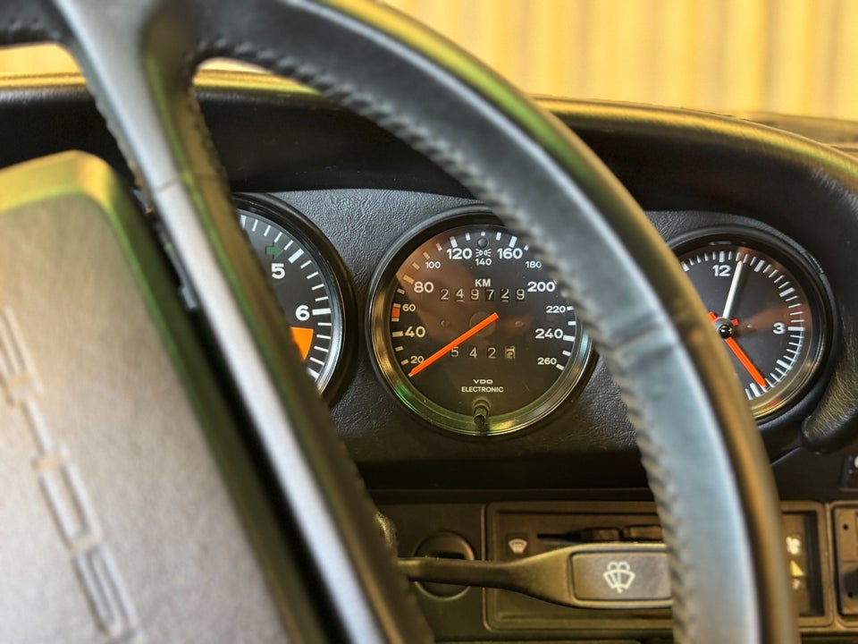 Porsche 911 3,2 Carrera Cabriolet 2d