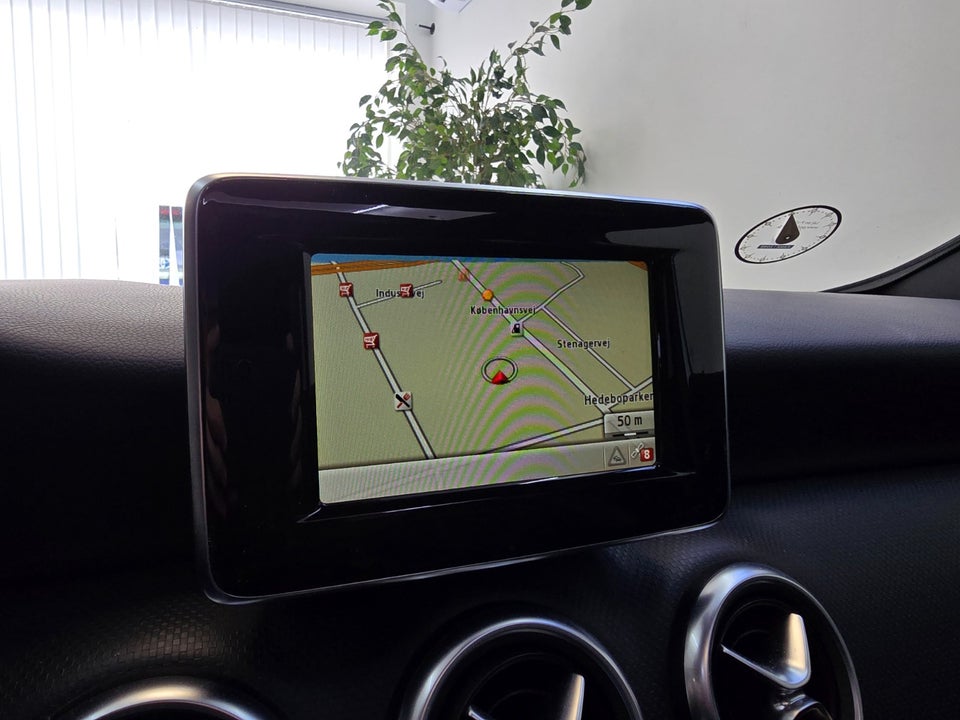 Mercedes A180 1,6 Urban aut. 5d