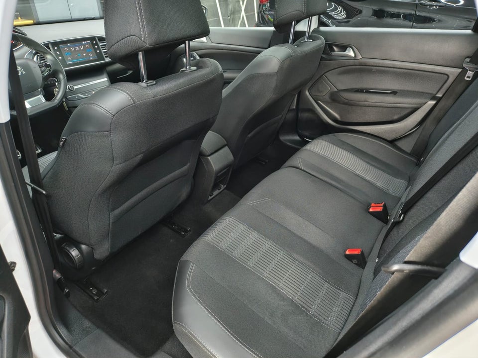 Peugeot 308 1,2 PureTech 130 Infinity SW 5d