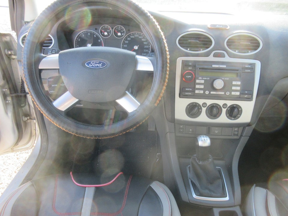 Ford Focus 1,6 Ambiente 100 stc. 5d