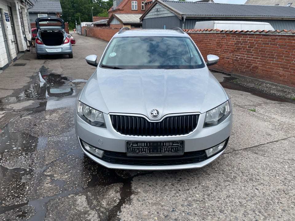 Skoda Octavia 1,6 TDi 110 Style Combi 5d